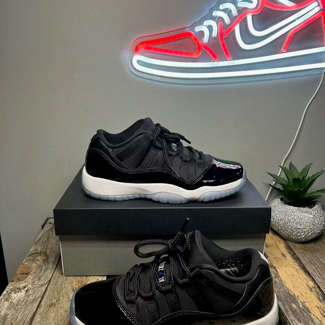 Used - Air Jordan 11 Retro Low Space Jam (GS) - US 5.5Y - detail 1