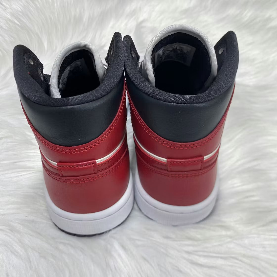 Used - Air Jordan 1 Mid Gym Red Off Noir (Women's) - US W 5 - detail 5
