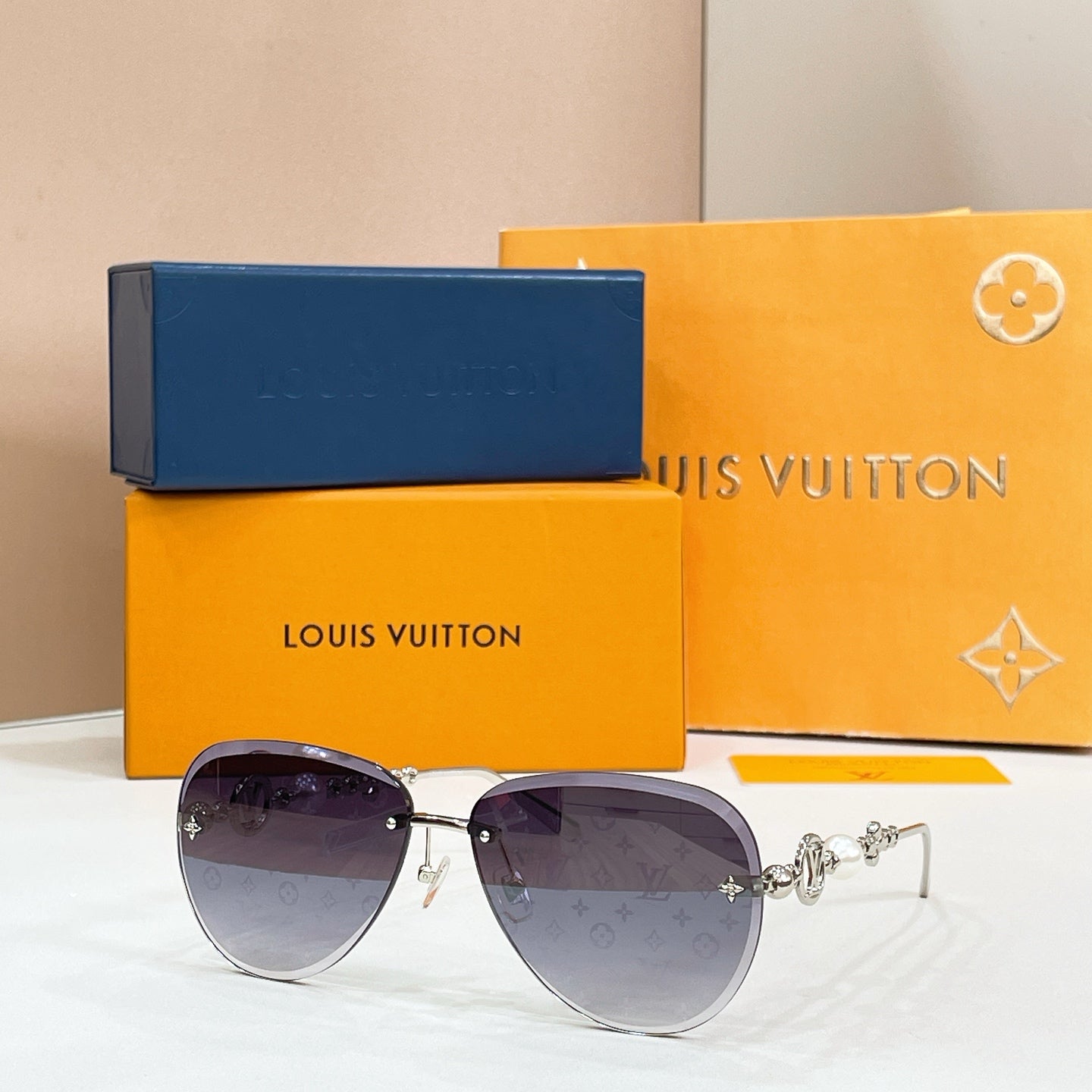 Louis Vuitton Z3318U Sunglasses