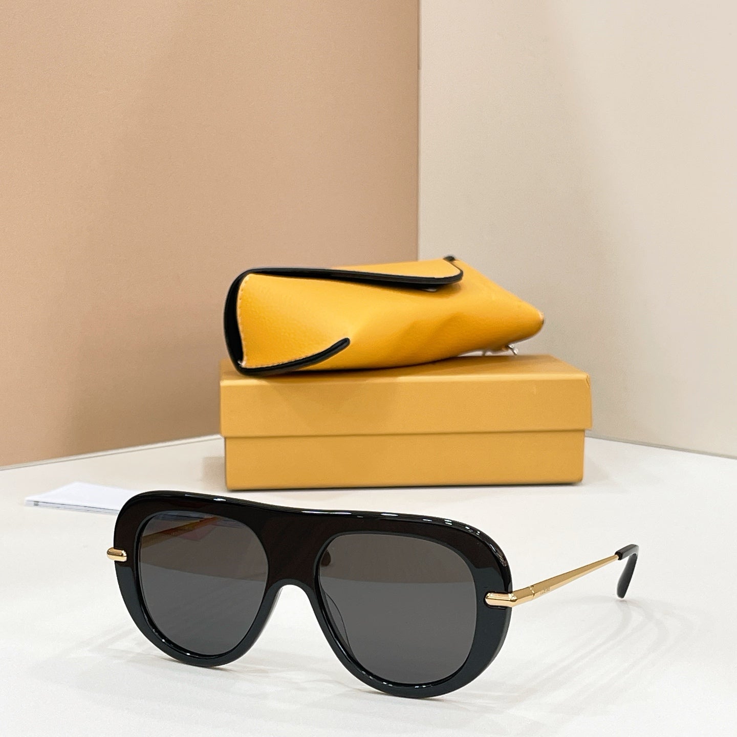 Loewe LW40186U Sunglasses