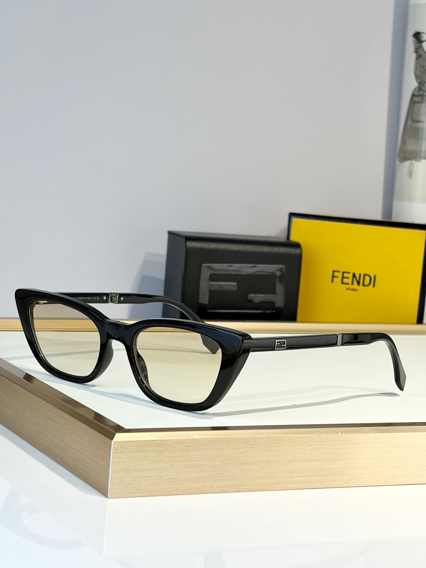 Fendi FE40089I Sunglasses