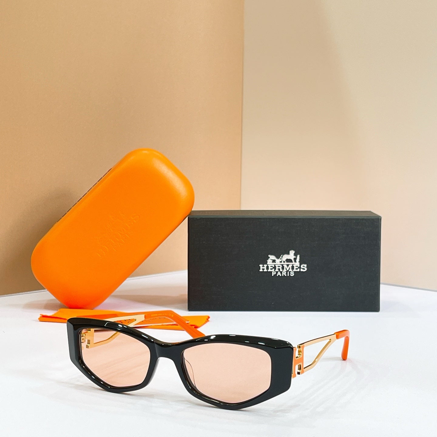 Hermès H8126S Sunglasses