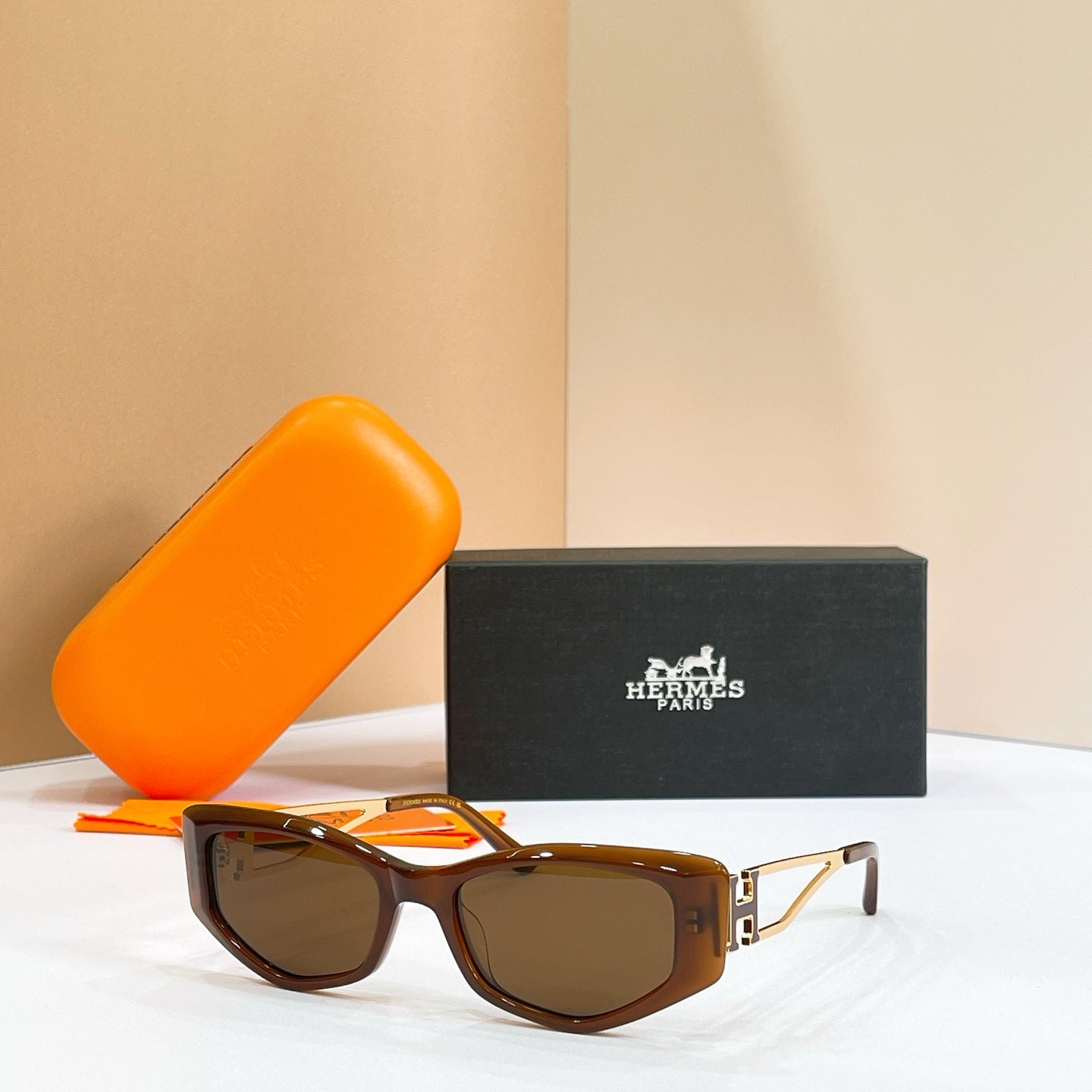 Hermès H8126S Sunglasses