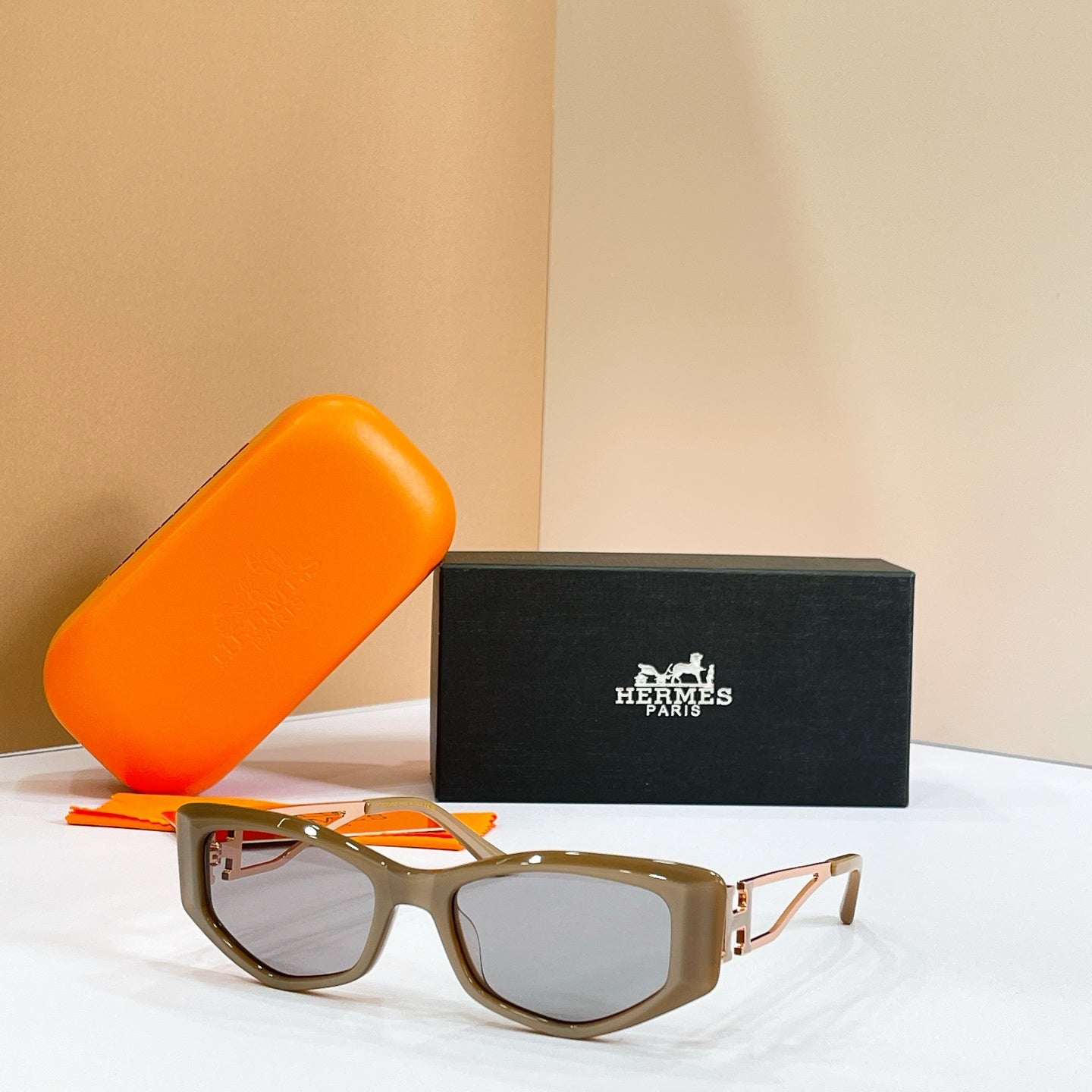 Hermès H8126S Sunglasses